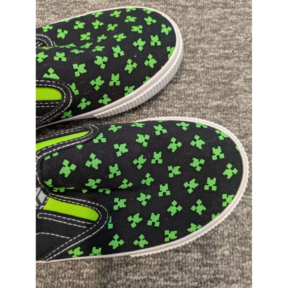 NEW Minecraft Slip On Sneakers Kid's Size 2 Black Green Creeper Pixelated Gaming